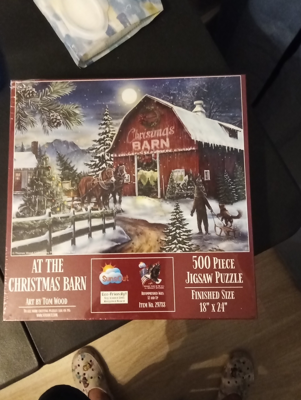 At The Christmas Barn 500-Piece Jigsaw Puzzle - Red